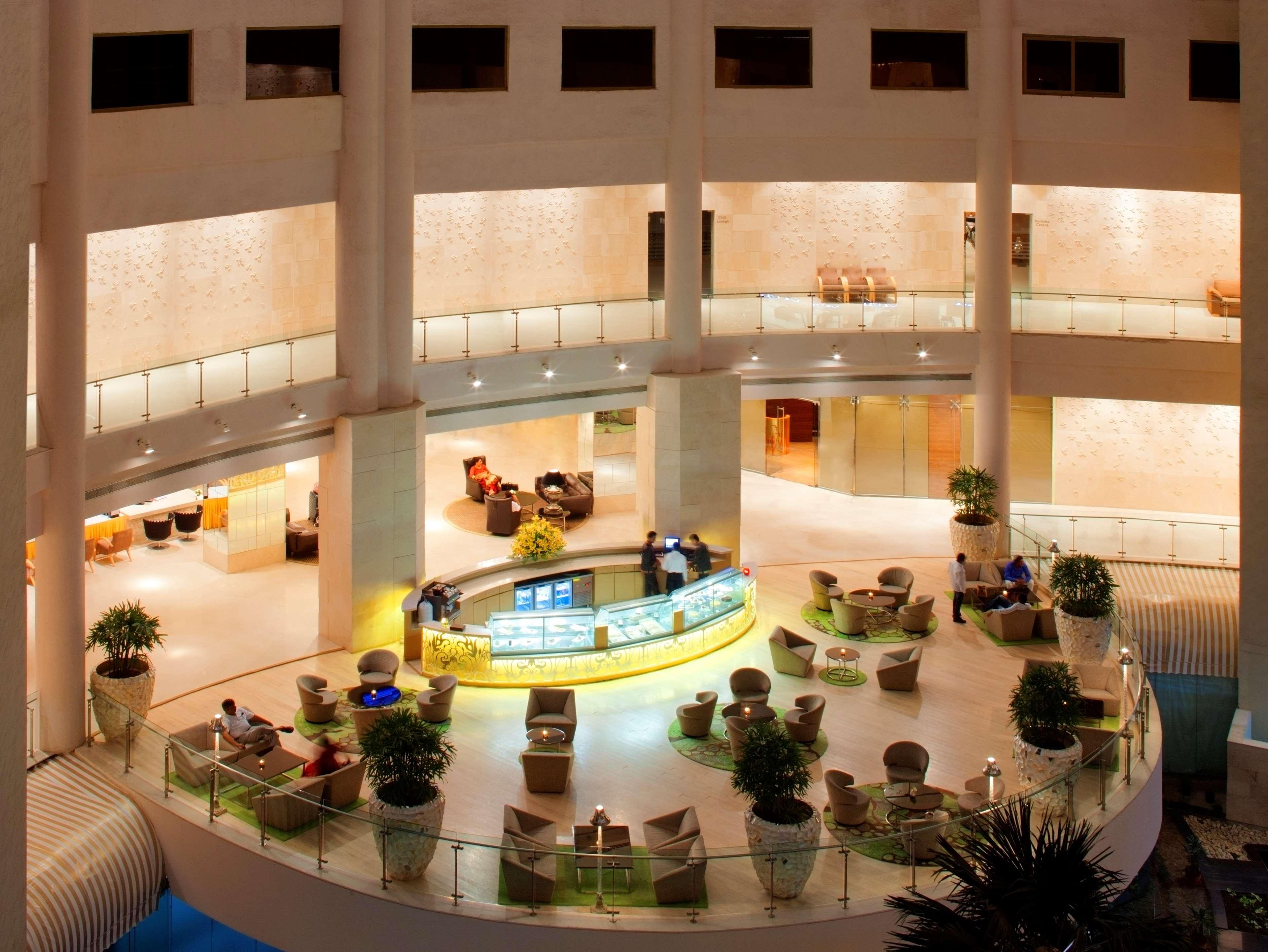 Radisson Blu Hotel New Delhi Dwarka Delhi (National Capital Territory of India) Exterior foto The lobby of the hotel