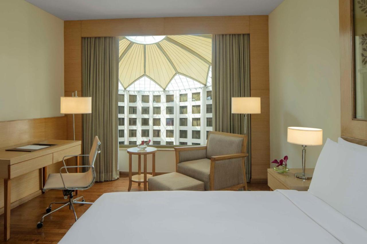 Radisson Blu Hotel New Delhi Dwarka Delhi (National Capital Territory of India) Exterior foto A room at the hotel