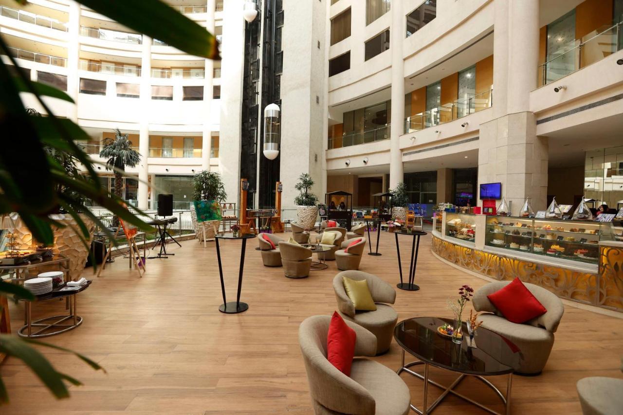 Radisson Blu Hotel New Delhi Dwarka Delhi (National Capital Territory of India) Exterior foto The lobby of the hotel