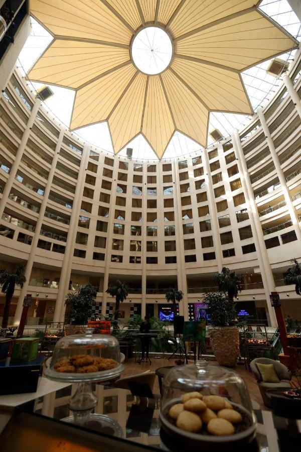Radisson Blu Hotel New Delhi Dwarka Delhi (National Capital Territory of India) Exterior foto The interior of the hotel