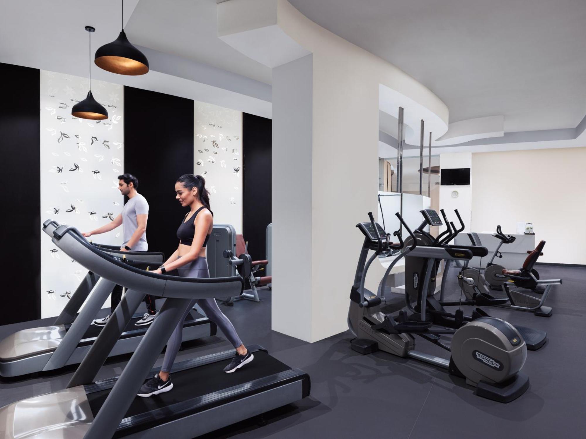 Radisson Blu Hotel New Delhi Dwarka Delhi (National Capital Territory of India) Exterior foto The gym at the hotel