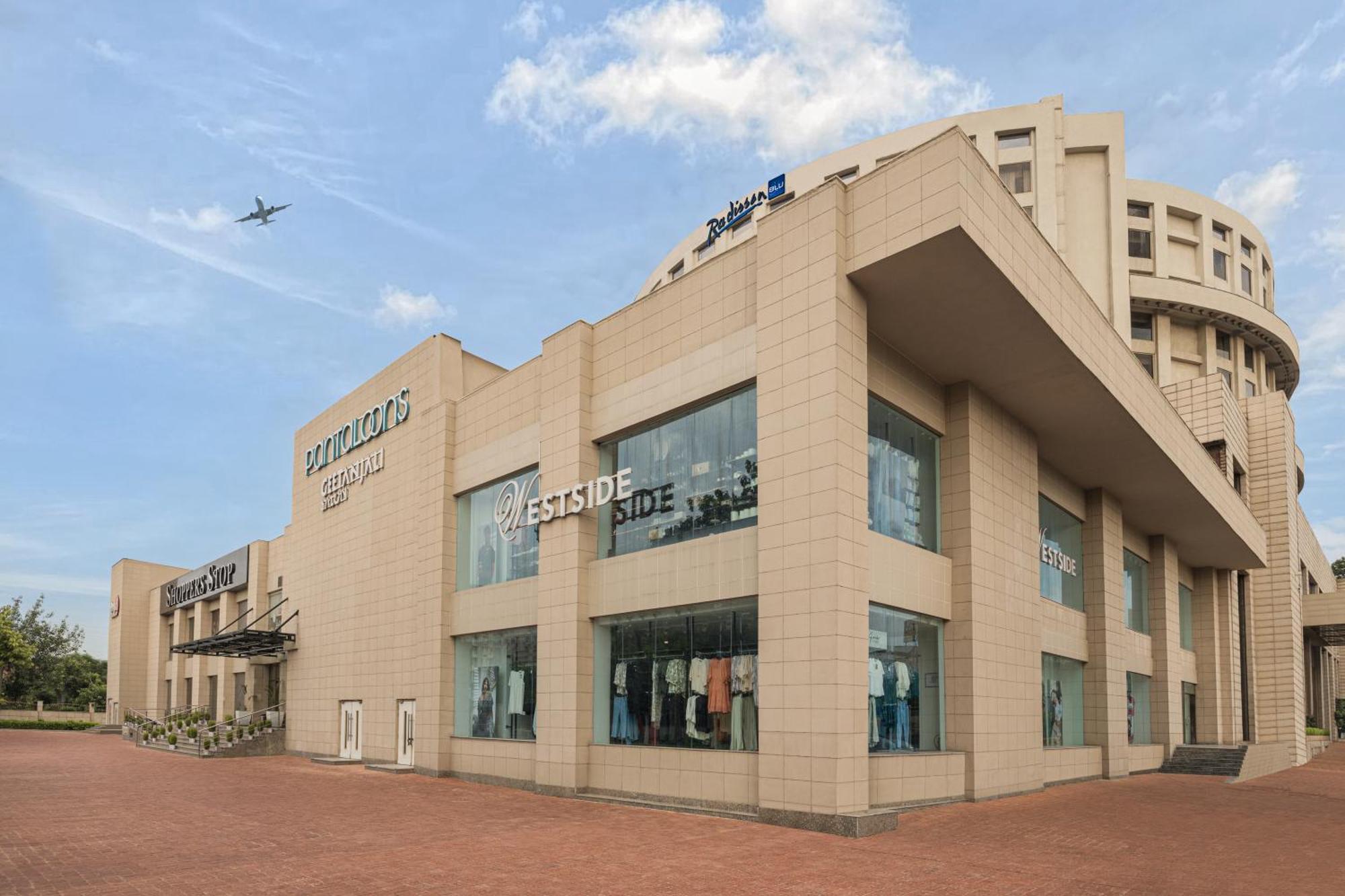 Radisson Blu Hotel New Delhi Dwarka Delhi (National Capital Territory of India) Exterior foto Westside, a lifestyle retail store in India