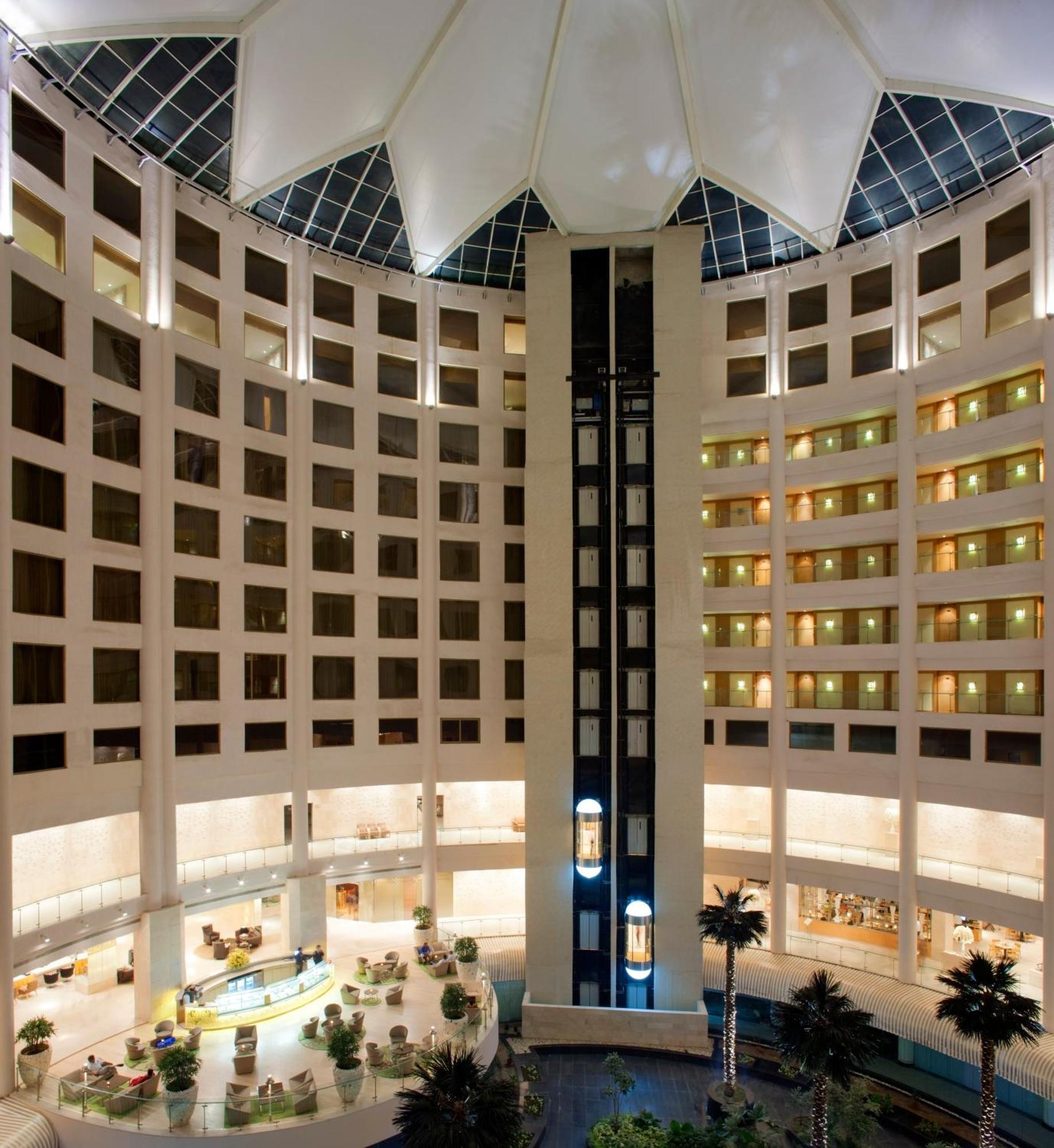 Radisson Blu Hotel New Delhi Dwarka Delhi (National Capital Territory of India) Exterior foto The interior of the hotel