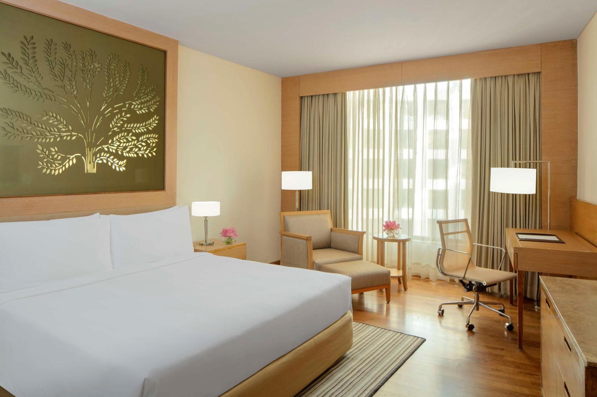 Radisson Blu Hotel New Delhi Dwarka Delhi (National Capital Territory of India) Exterior foto A room at the Taj Bengal