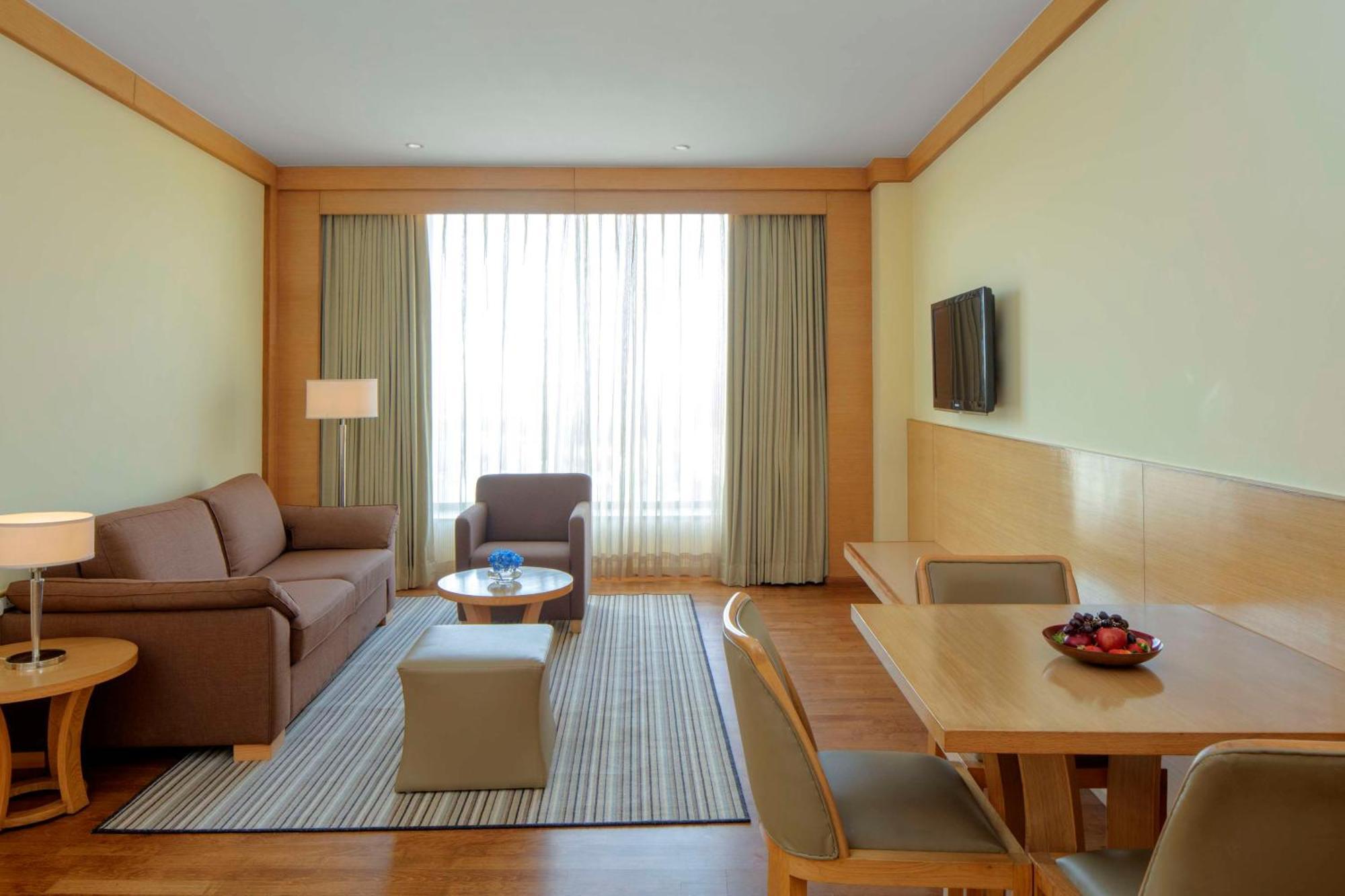 Radisson Blu Hotel New Delhi Dwarka Delhi (National Capital Territory of India) Exterior foto A living room at the Park