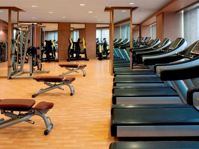 Radisson Blu Hotel New Delhi Dwarka Delhi (National Capital Territory of India) Exterior foto A gym at a hotel